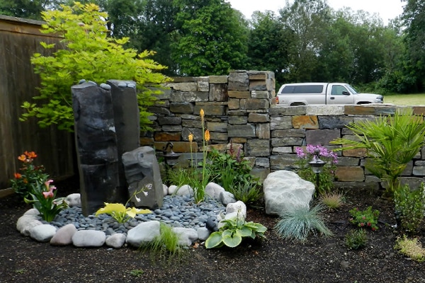 Pondless bubbler rock water features
